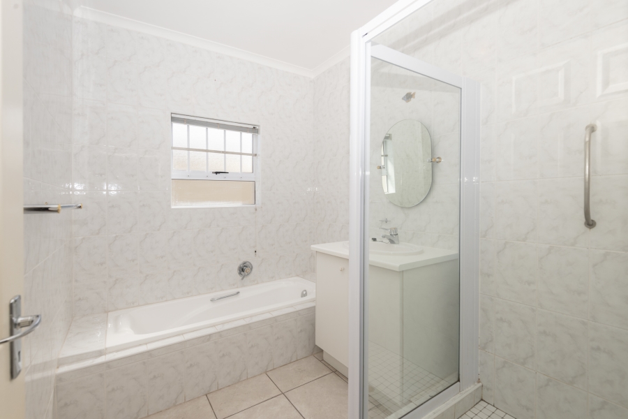 4 Bedroom Property for Sale in Middedorp Western Cape